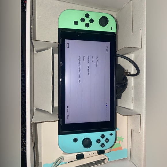 Nintendo Switch - Special Edition Animal Crossing Console - Picture 4 of 5